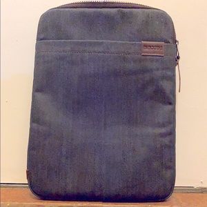 Incase denim 13’ in Mac Book case